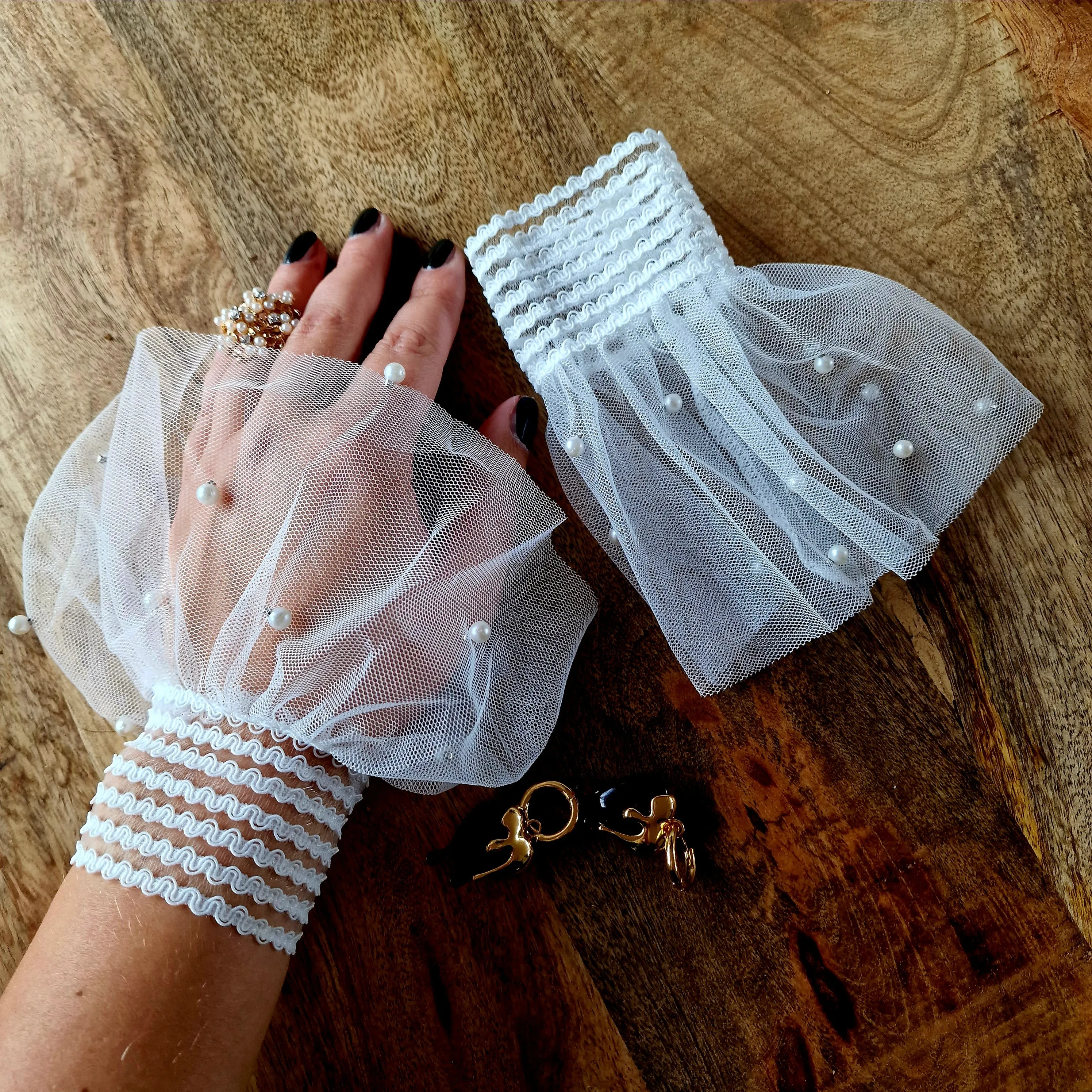 Casual Minimal Goth Romantic White Tulle Cuffs