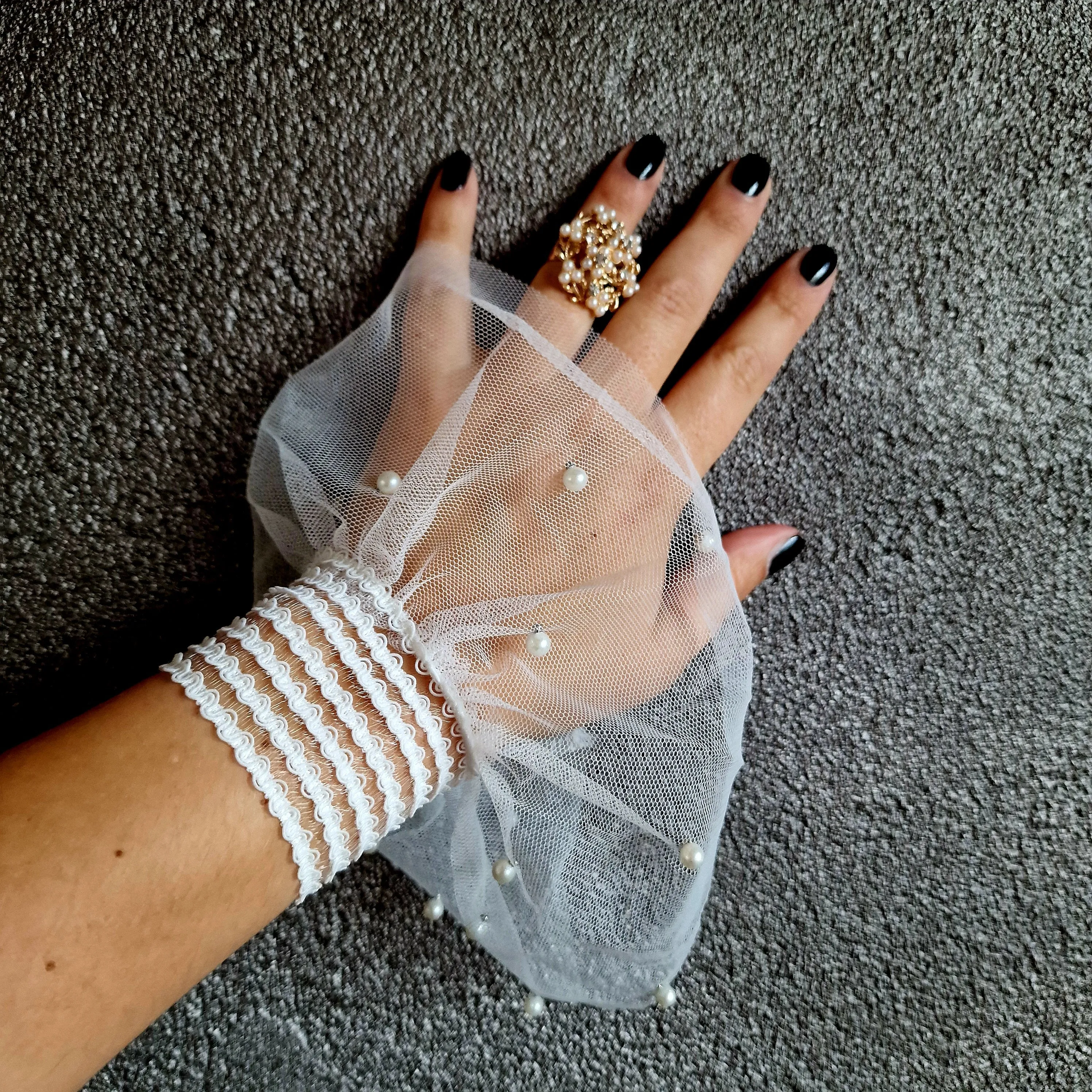 Casual Minimal Goth Romantic White Tulle Cuffs