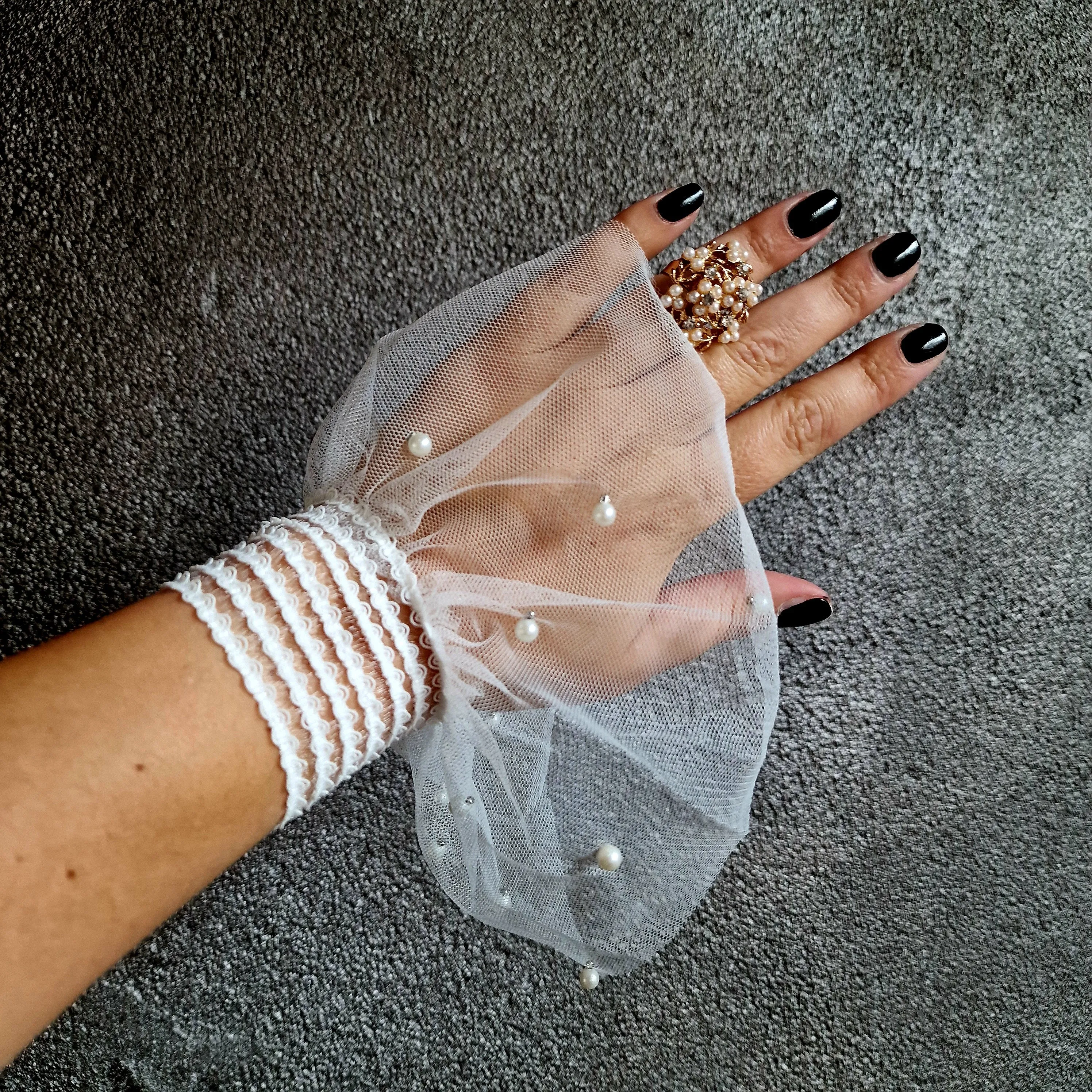 Casual Minimal Goth Romantic White Tulle Cuffs